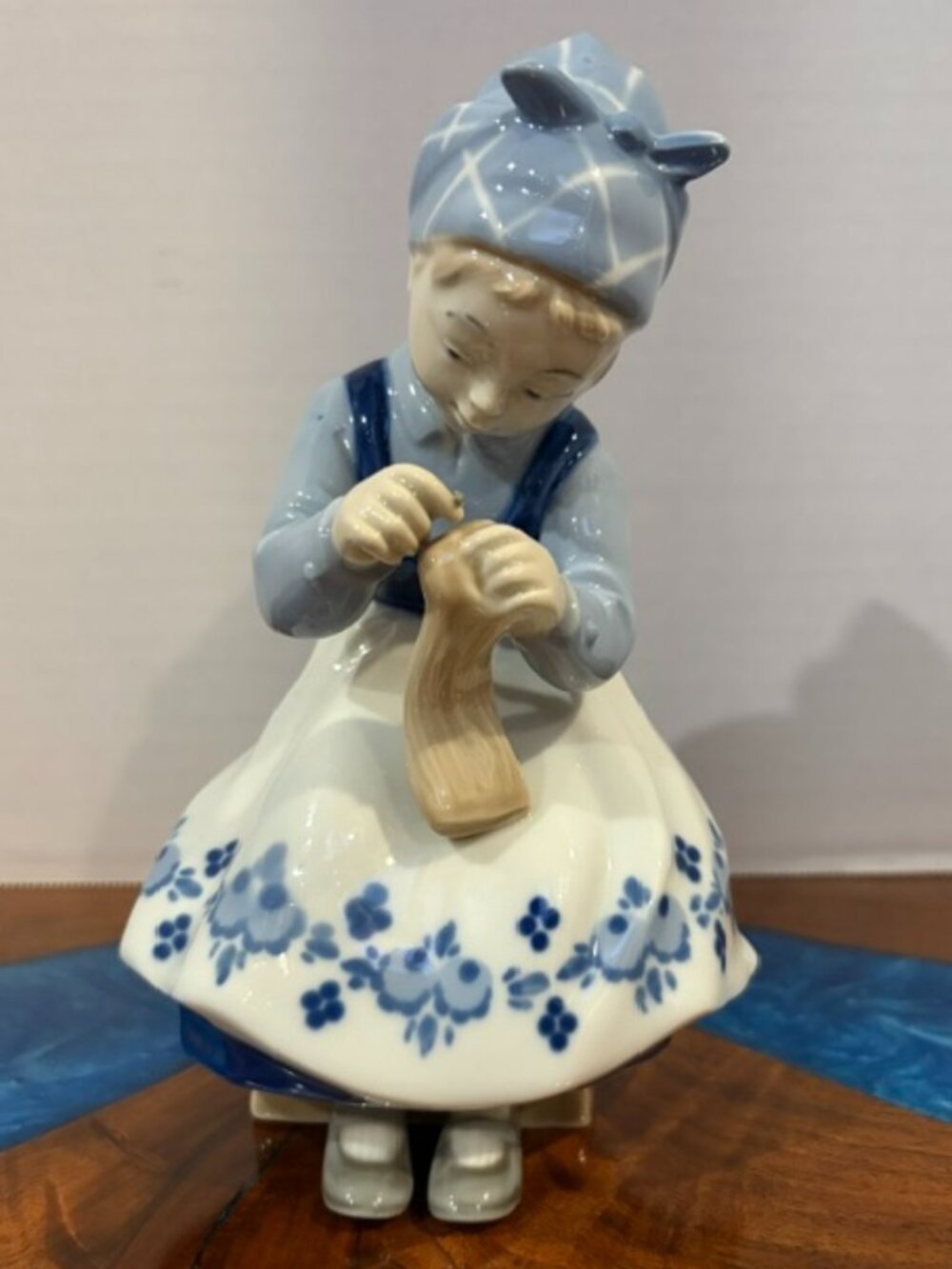 Gräfenthal Carl Scheidig German Amager Knitting Girl Figurine